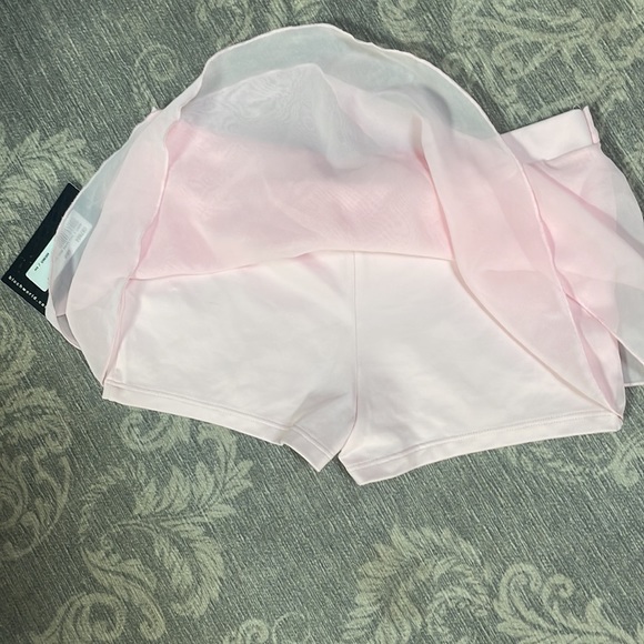 Bloch - Bike short with twin layer mock skirt Light Pink #CR7604 - Picture 5 of 9